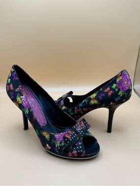 901-BCBGirls Navy Floral & Butterfly Peep-Toe Heels